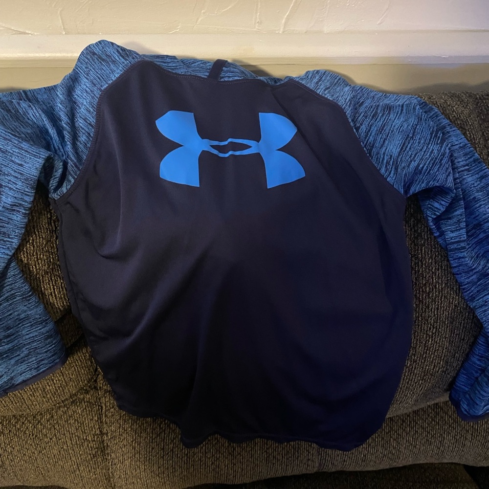 Size 7 under amour light weight hoodie